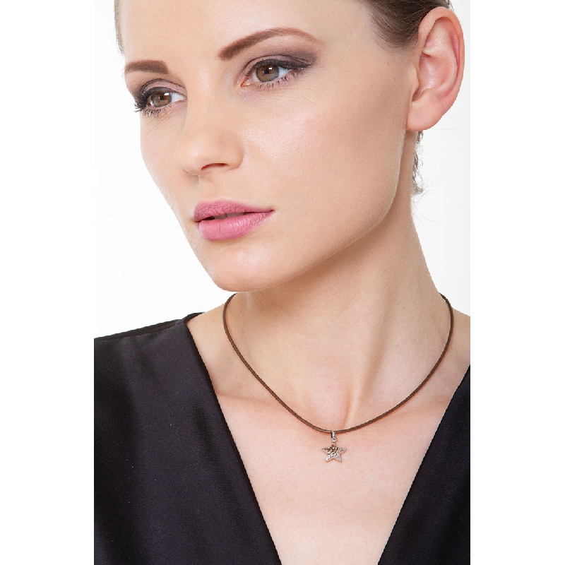 Colgante estrella abombada en oro blanco 18k