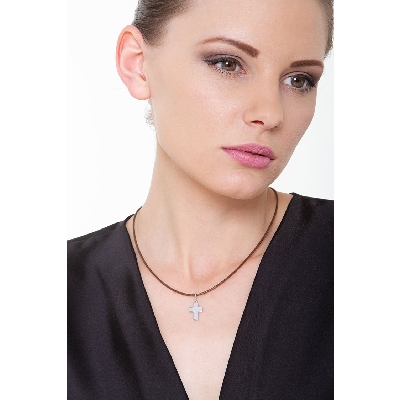 Colgante de cruz rectangular en oro blanco 18k