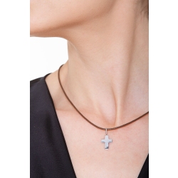 Colgante de cruz rectangular en oro blanco 18k 2