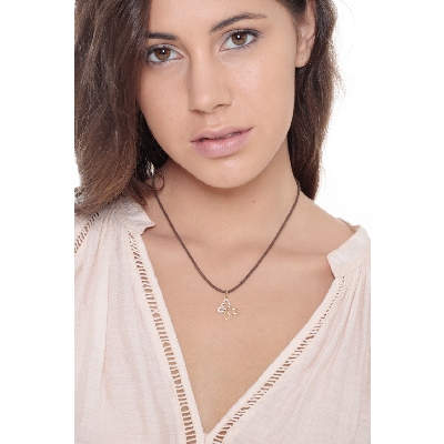 Colgante mariposa con circonitas en oro amarillo de 18k