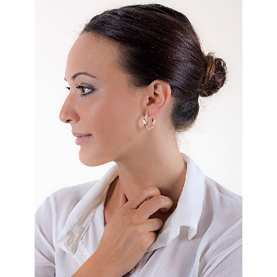 Aros entrelazados en oro blanco, amarillo y rosa de 18k