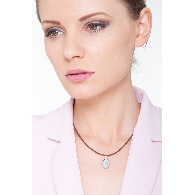 Medalla sagrada de la Virgen en oro blanco de 18k Medalla sagrada de la Virgen en oro blanco de 18k