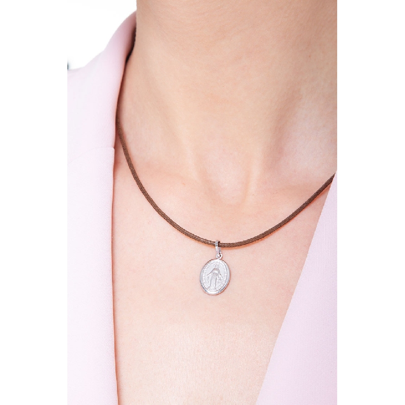 Medalla sagrada de la Virgen en oro blanco de 18k Medalla sagrada de la Virgen en oro blanco de 18k