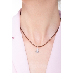 Colgante infantil oro blanco 18k silueta niño 2