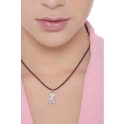 Colgante silueta niño en oro blanco 18k 1.7 cm 2