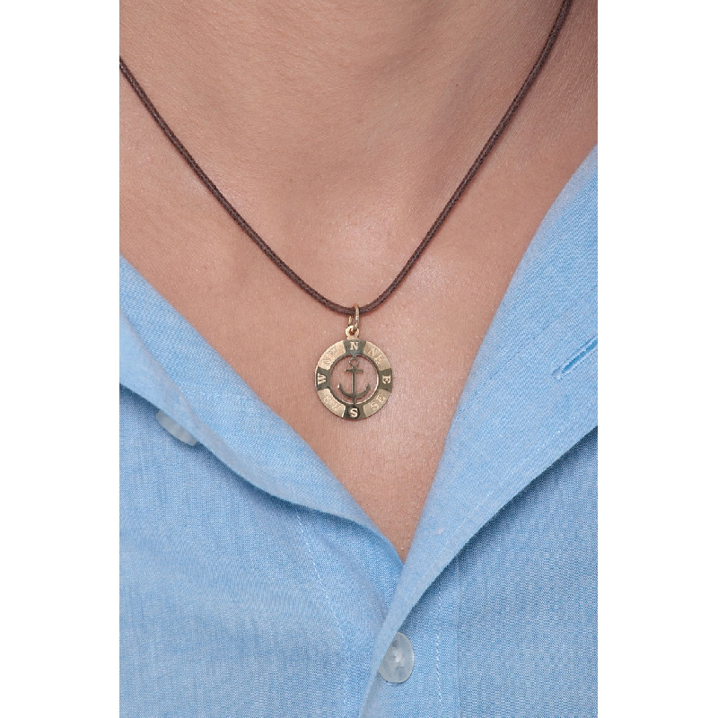 Colgante rosa de los vientos y ancla en oro amarillo de 18k Colgante rosa de los vientos y ancla en oro amarillo de 18k