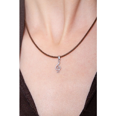 Colgante Clave de Sol en Oro Blanco de 18K con Circonitas