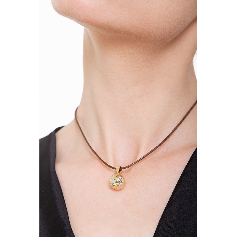 Colgante balón de fútbol en oro blanco y amarillo