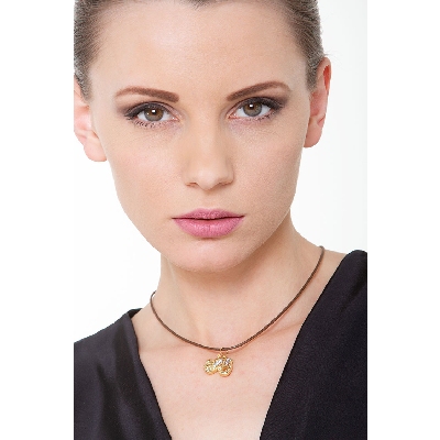 Colgante de guantes de boxeo en oro amarillo y blanco 18k, 1,50 cm.