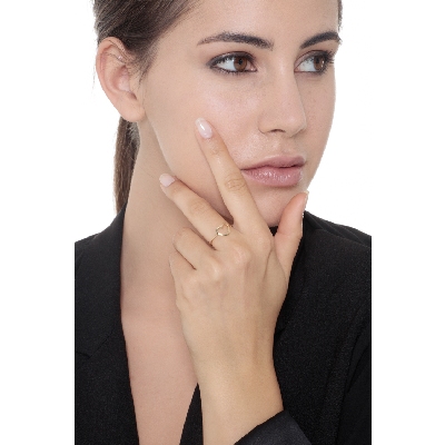 Anillo corazón estilizado en oro amarillo 18k