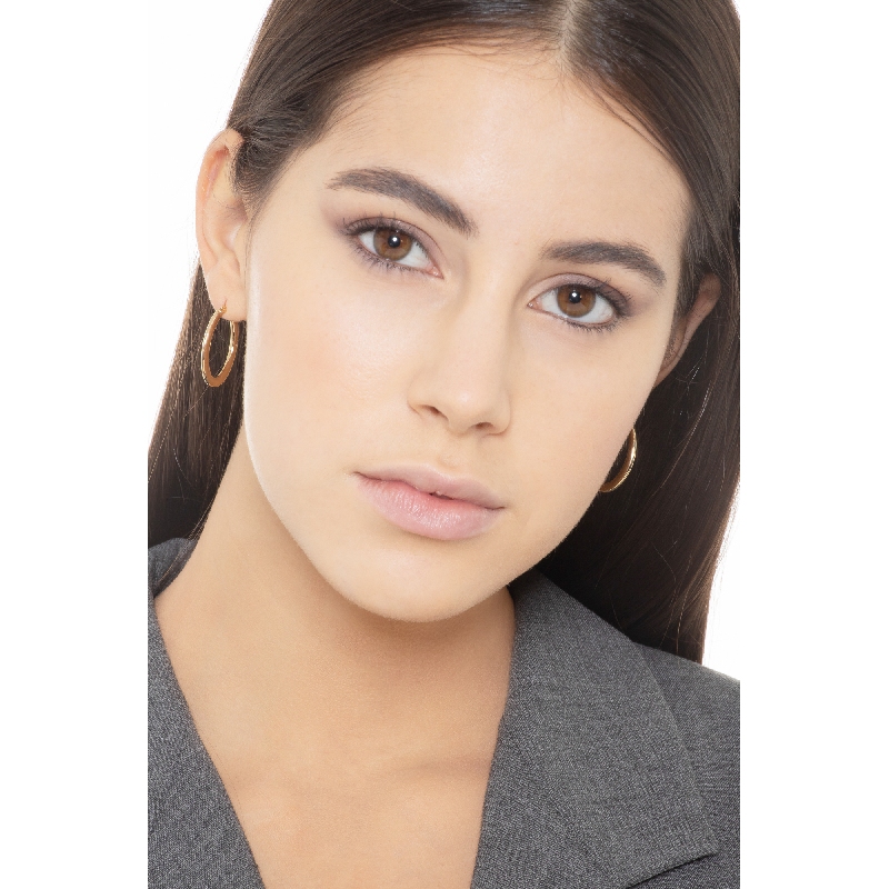 Pendientes ovalados tubo hueco en oro amarillo 18k