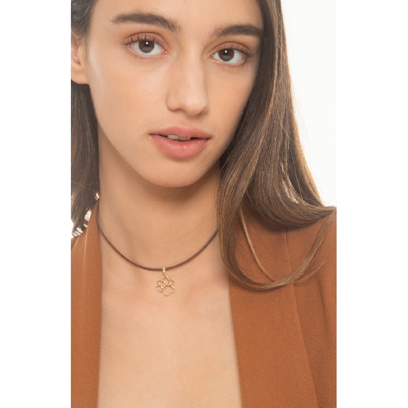 Colgante pata de perro en oro amarillo 18k