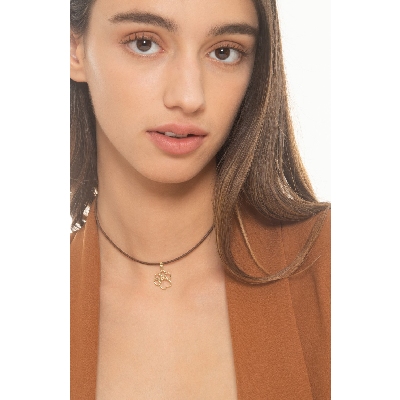 Colgante pata de perro en oro amarillo 18k