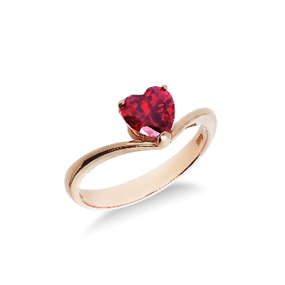 Anillo en oro rosa 18k con una circonita corazón
