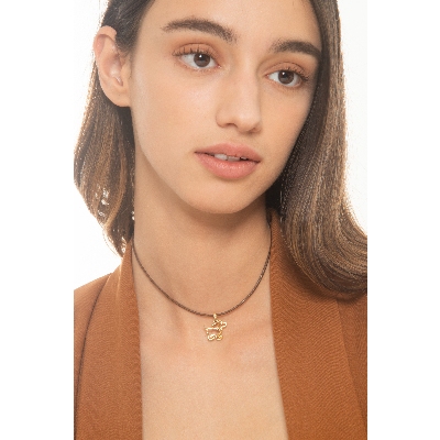 Colgante perro estilizado en oro amarillo de 18k