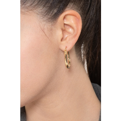Pendientes en oro amarillo 18k de forma ovalada cuadrada