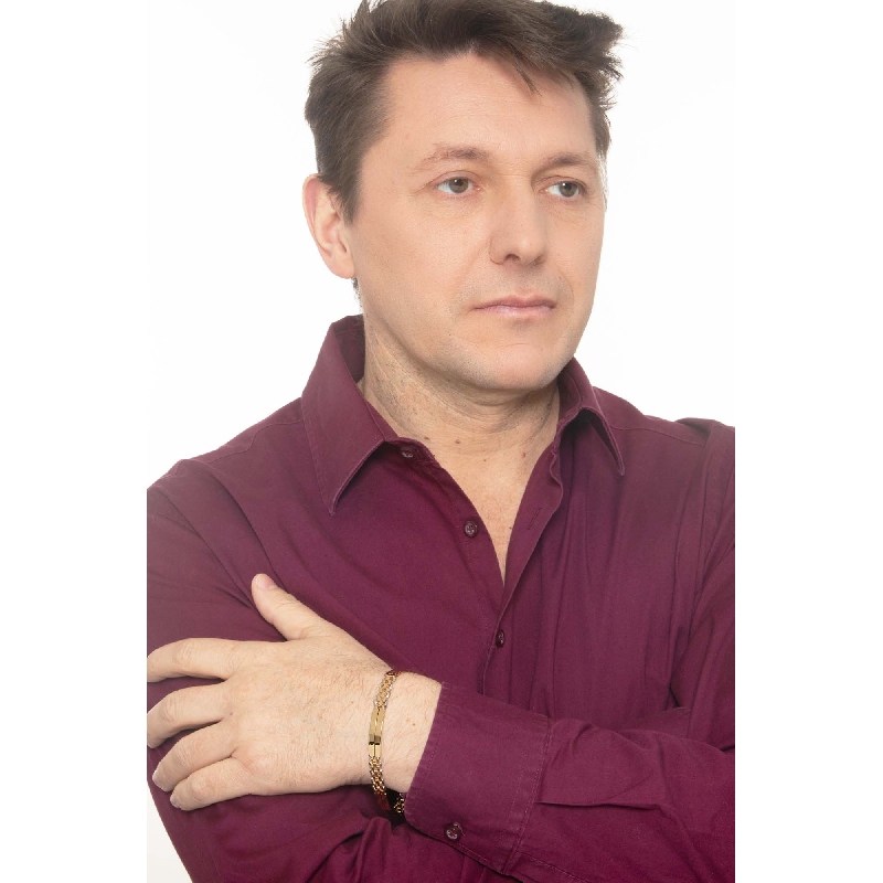 Pulsera en oro amarillo y blanco con eslabones y placas pulidas