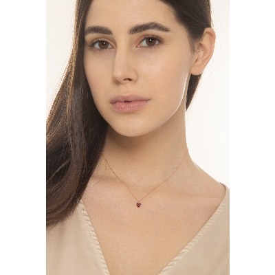 Collar en oro rosa con colgante corazón y circonitas