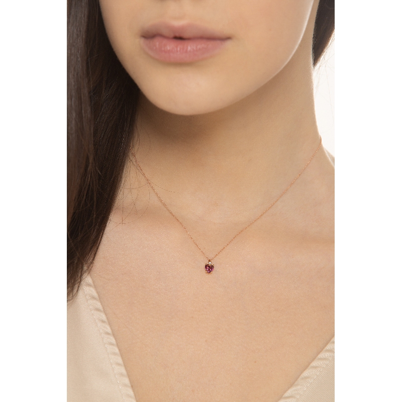 Collar en oro rosa con colgante corazón y circonitas