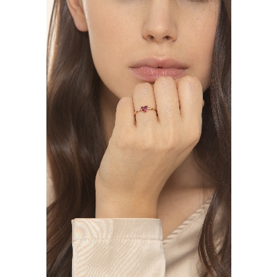 Anillo en oro rosa de 18k con circonitas