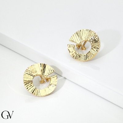 Aros abiertos en oro amarillo de 750 k