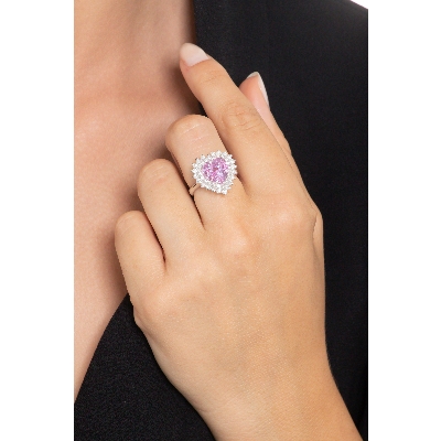 Anillo halo oro blanco 18 quilates con zafiro rosa