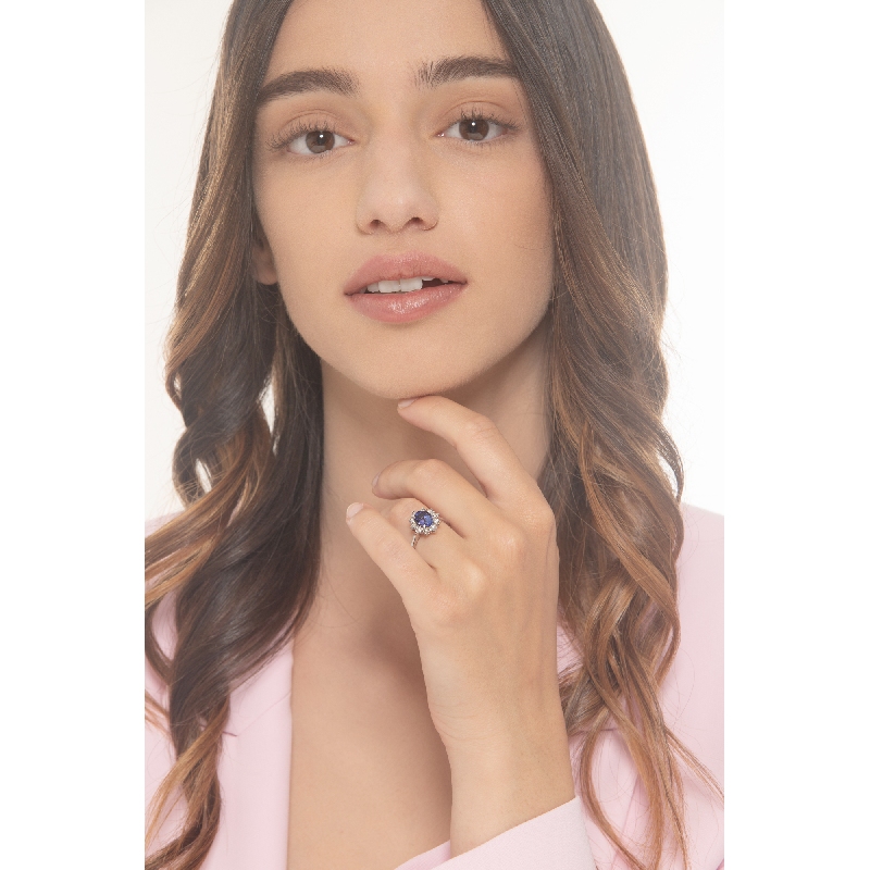 Anillo Lady Di en oro blanco 18k con tanzanita central y diamantes