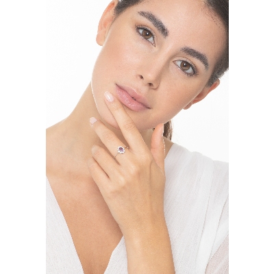 Anillo halo en oro blanco 18k con amatista y diamantes