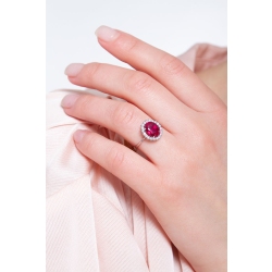 Anillo en oro blanco 18k con rubí y halo diamantes 2