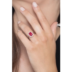 Anillo en oro blanco con rubí octogonal y diamantes 2