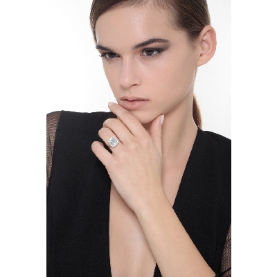 Anillo halo en oro blanco 18k con aguamarina 9x7 y diamantes