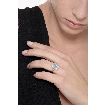 Anillo halo en oro blanco 18k con aguamarina 9x7 y diamantes