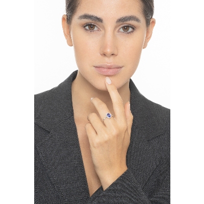 Anillo en oro blanco 18k con tanzanita y diamantes