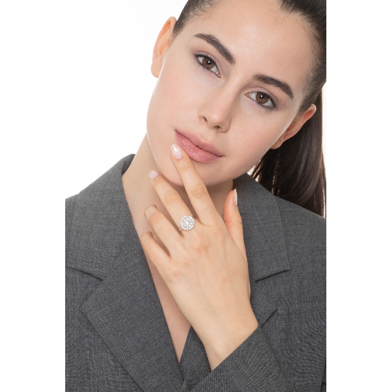 Anillo en oro blanco 18k con diamantes en forma de flor