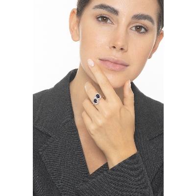 Anillo oro blanco 18 quilates con doble halo y zafiros azules