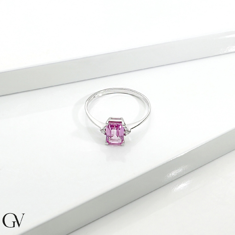 Anillo oro blanco 18K zafiro rosa y diamantes Anillo oro blanco 18K zafiro rosa y diamantes