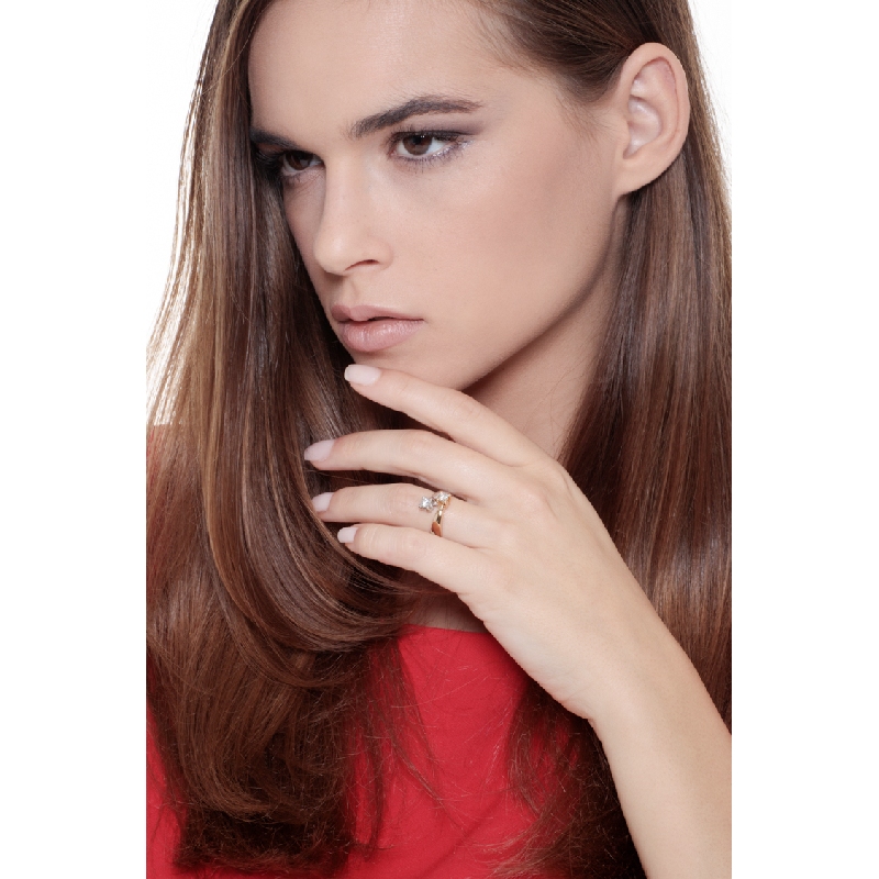 Anillo Tu y Yo en Oro Blanco y Amarillo 18k con Diamantes Anillo Tu y Yo en Oro Blanco y Amarillo 18k con Diamantes