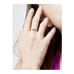 Anillo tipo alianza en oro blanco 18k con diamantes 2