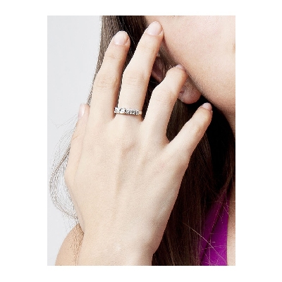 Anillo tipo alianza en oro blanco 18k con diamantes