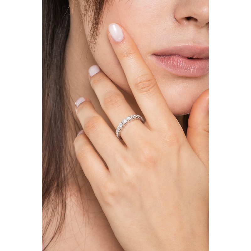 Anillo tipo alianza oro blanco 18k con diamantes, ct 0.90 Anillo tipo alianza oro blanco 18k con diamantes, ct 0.90