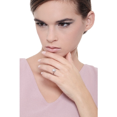 Anillo contrarié en oro blanco 18k con perla y diamantes