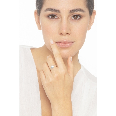 Anillo en oro blanco 18k con aguamarina en forma de corazón