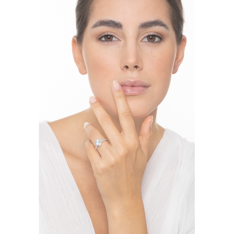 Anillo mujer en oro blanco de 18k con aguamarina y diamantes Anillo mujer en oro blanco de 18k con aguamarina y diamantes