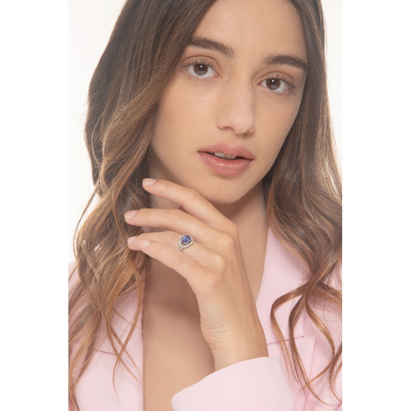 Anillo oro blanco 18k con tanzanita y diamantes entrelazados