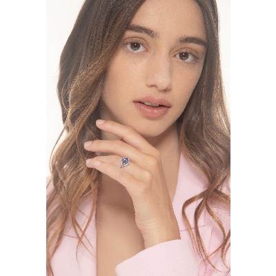 Anillo oro blanco 18k con tanzanita y diamantes entrelazados