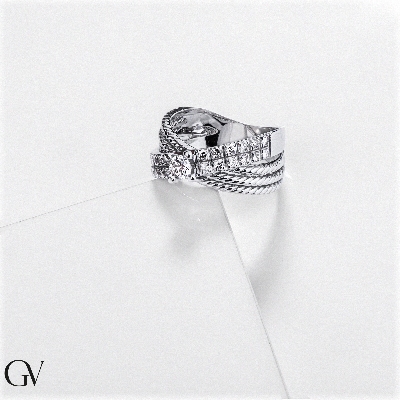 Anillo banda cruzada Oro Blanco 18k con diamante central 0,25 ct