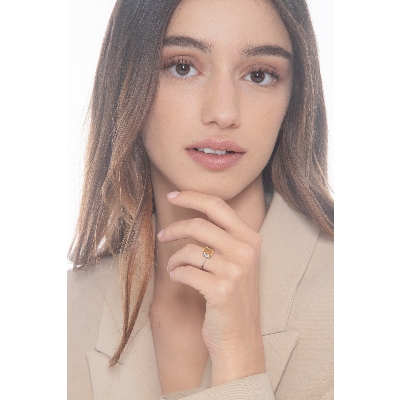 Anillo Oro Blanco 18k con citrino y tres diamantes