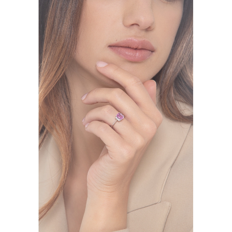 Anillo de oro blanco de 18 quilates con zafiro rosa Anillo de oro blanco de 18 quilates con zafiro rosa