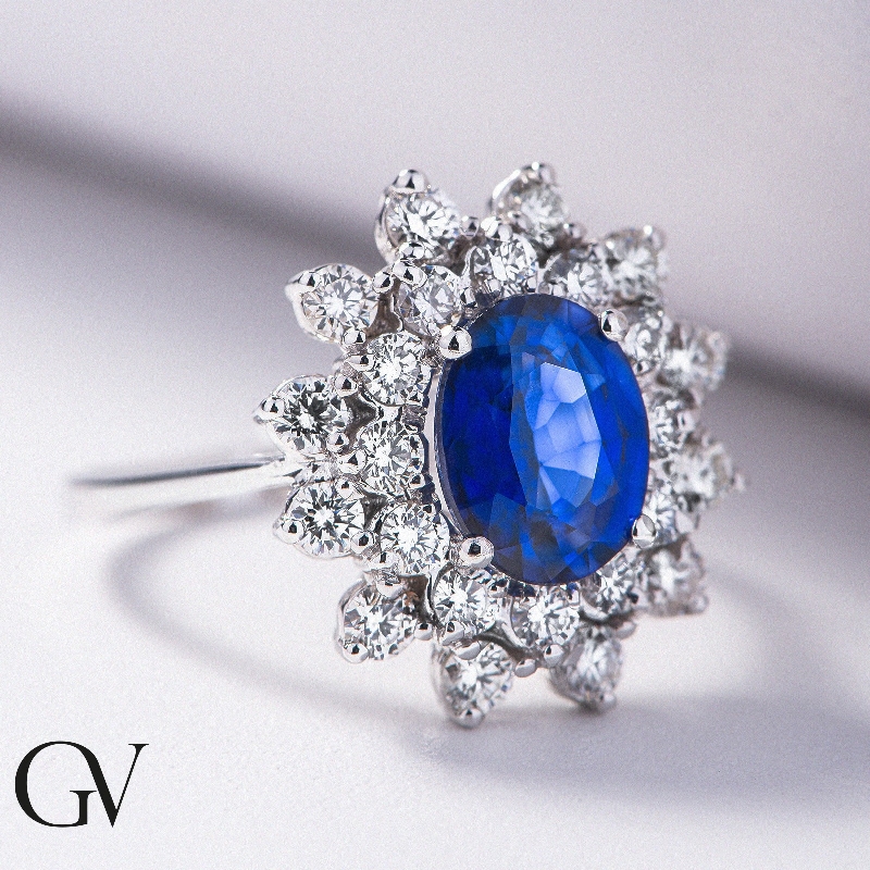 Anillo de doble halo en oro blanco de 18 quilates con zafiro azul Anillo de doble halo en oro blanco de 18 quilates con zafiro azul