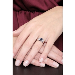 Anillo en oro blanco 18k con zafiro azul ovalado y diamantes 2